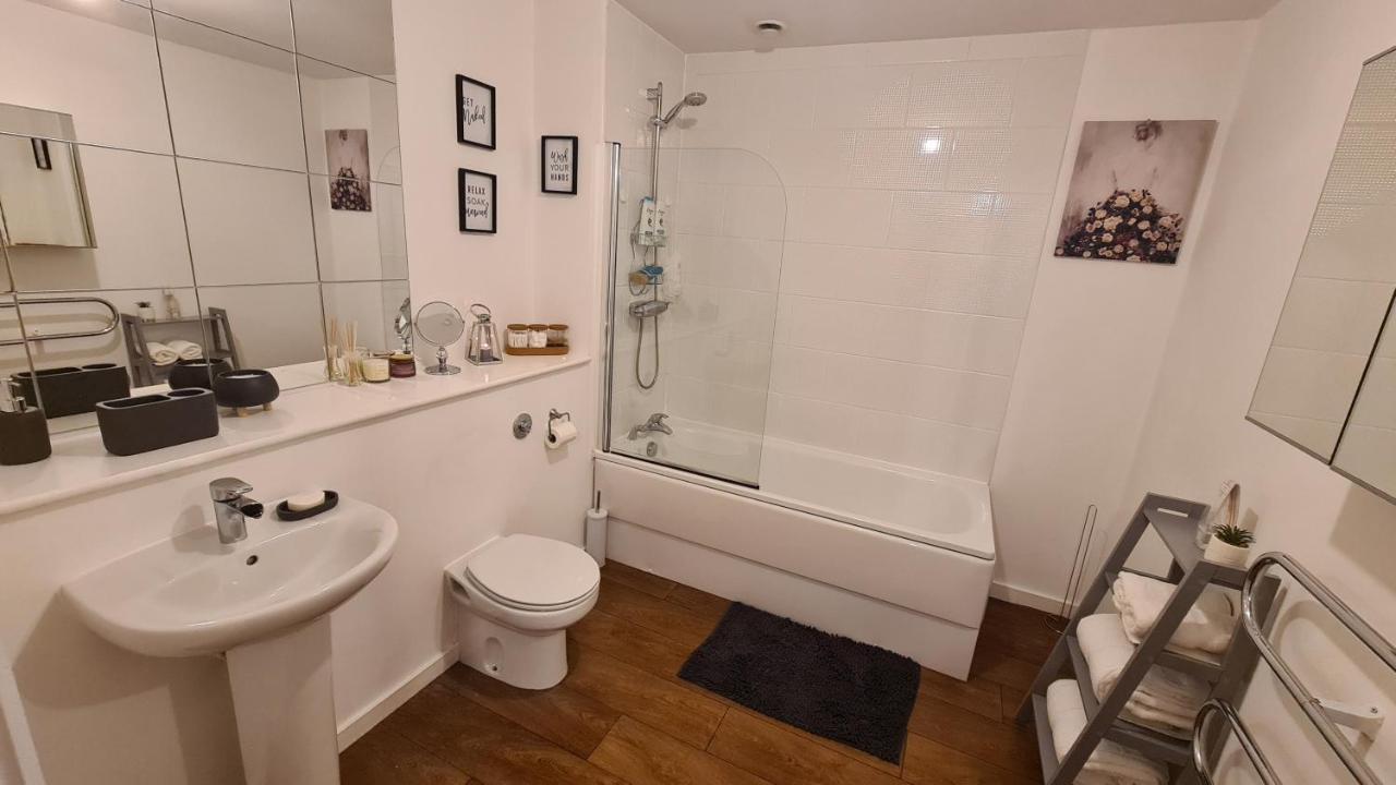 Luxury 2 Bed Apt With Free Wi-Fi & Parking مانشستر المظهر الخارجي الصورة