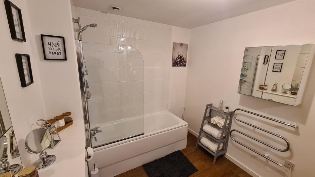 Luxury 2 Bed Apt With Free Wi-Fi & Parking مانشستر المظهر الخارجي الصورة